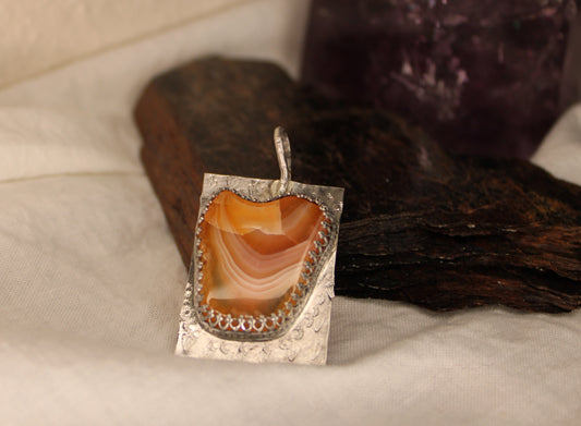 Unusual Distinct Sterling Silver Pendant Jewelry with Orange Lace Agate Stone