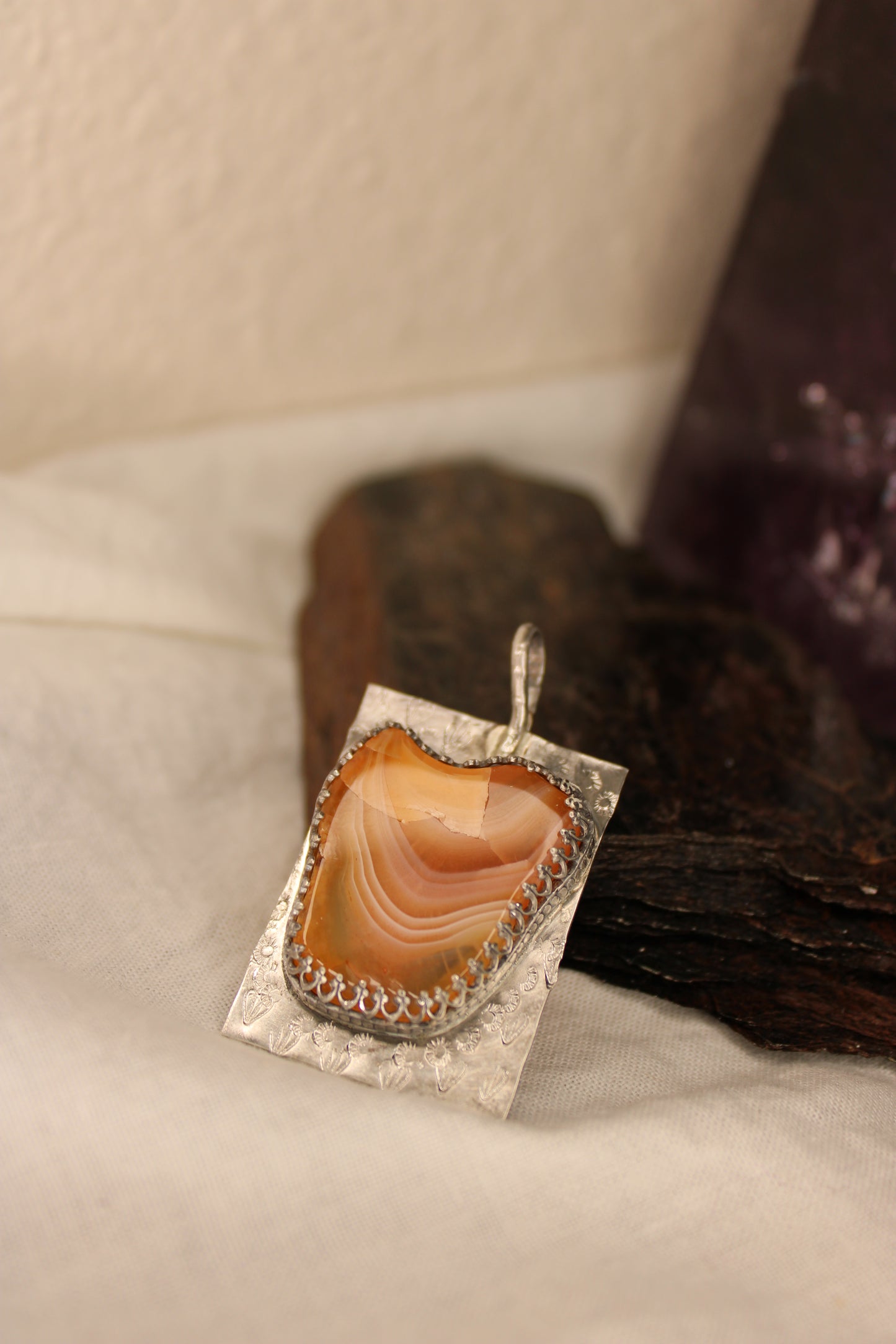 Unusual Distinct Sterling Silver Pendant Jewelry with Orange Lace Agate Stone